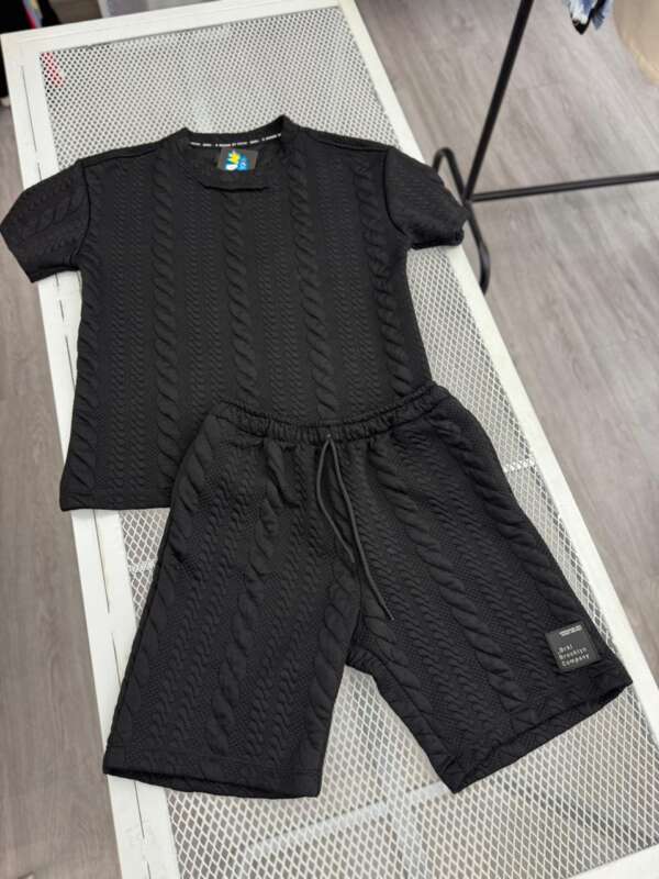 Conjunto texturizado negro