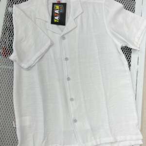 Camisa Con Cuello Blanco